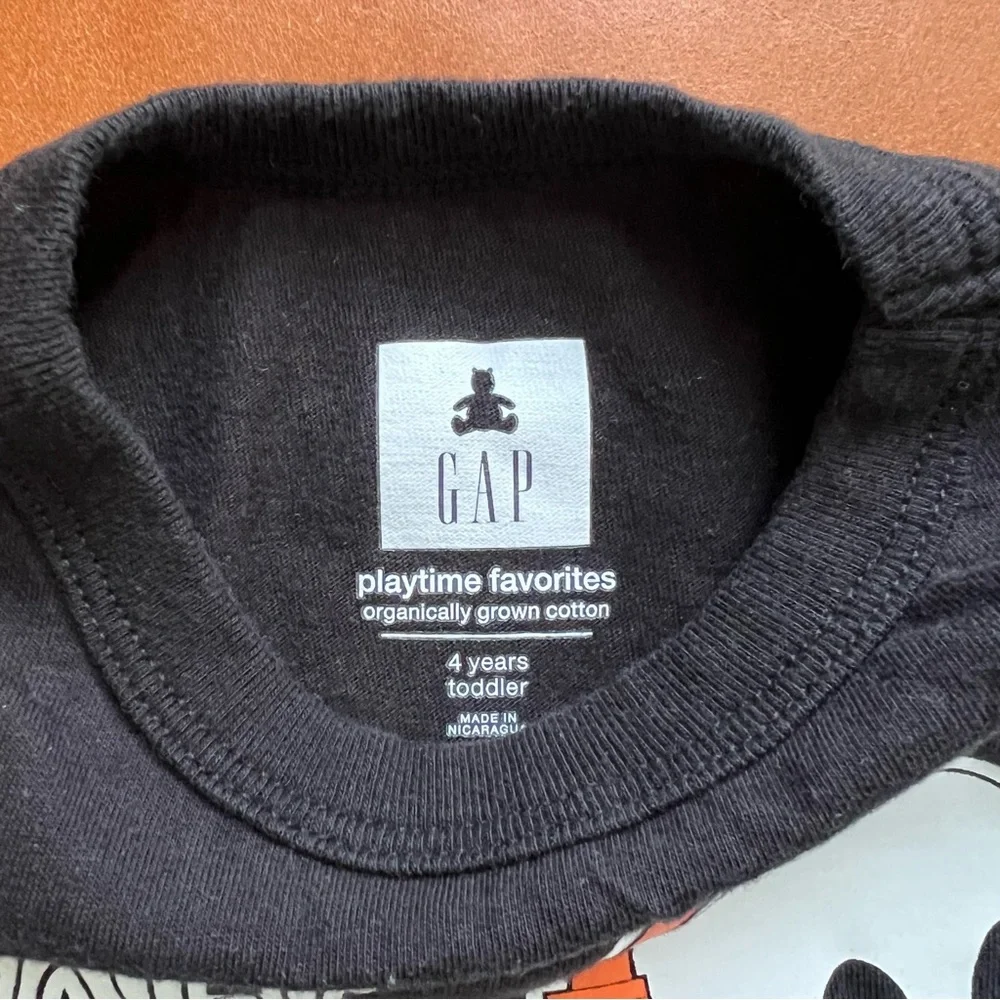 GAP Kids Skateboard Ghost Black Top, 4T